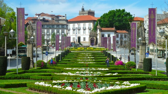 Boulevard in Guimarães.JPG Boulevard in Guimarães