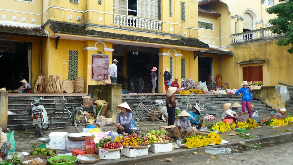 hoi an street market